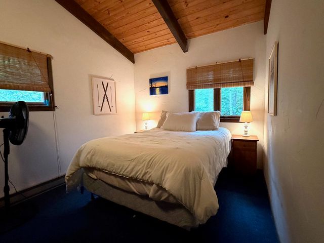 367 Stratton Gate Road, Jamaica, VT 05343