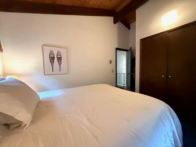 367 Stratton Gate Road, Jamaica, VT 05343