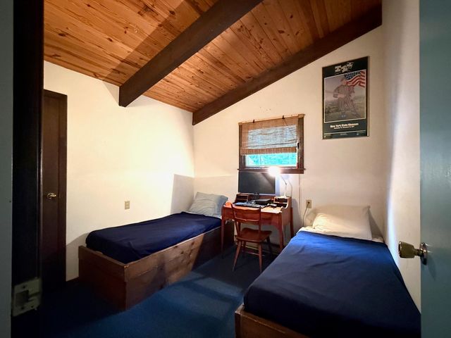 367 Stratton Gate Road, Jamaica, VT 05343