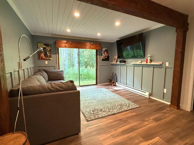 367 Stratton Gate Road, Jamaica, VT 05343