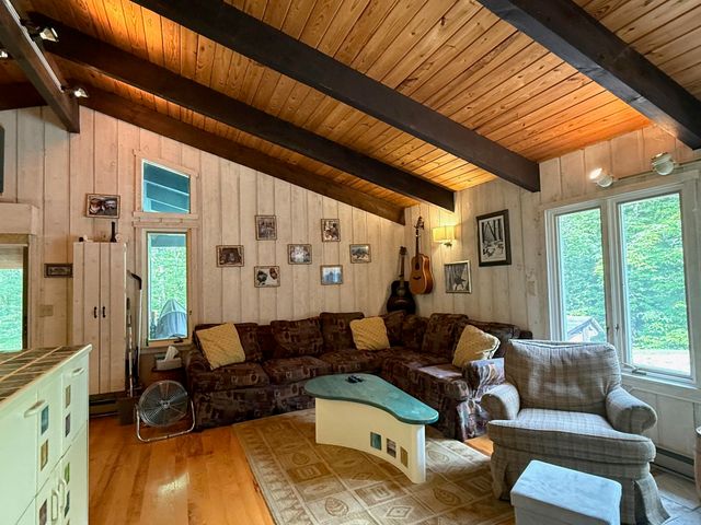 367 Stratton Gate Road, Jamaica, VT 05343