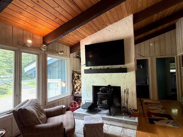 367 Stratton Gate Road, Jamaica, VT 05343