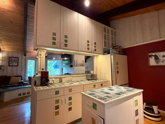 367 Stratton Gate Road, Jamaica, VT 05343