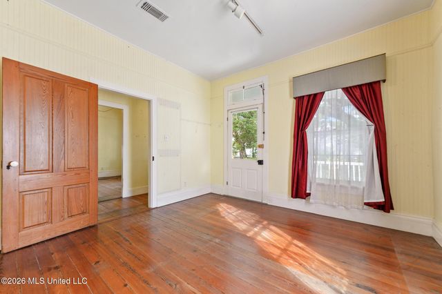 509 Washington Avenue, Ocean Springs, MS 39564