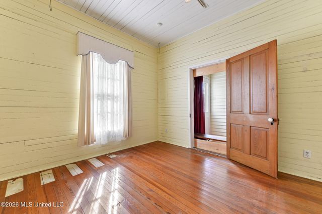 509 Washington Avenue, Ocean Springs, MS 39564