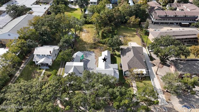 509 Washington Avenue, Ocean Springs, MS 39564