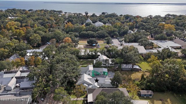 509 Washington Avenue, Ocean Springs, MS 39564