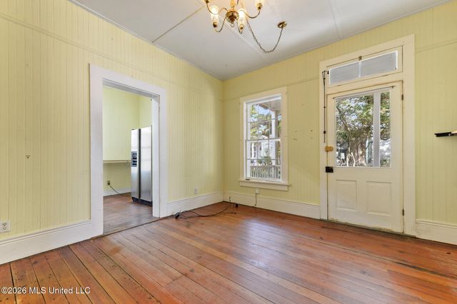 509 Washington Avenue, Ocean Springs, MS 39564