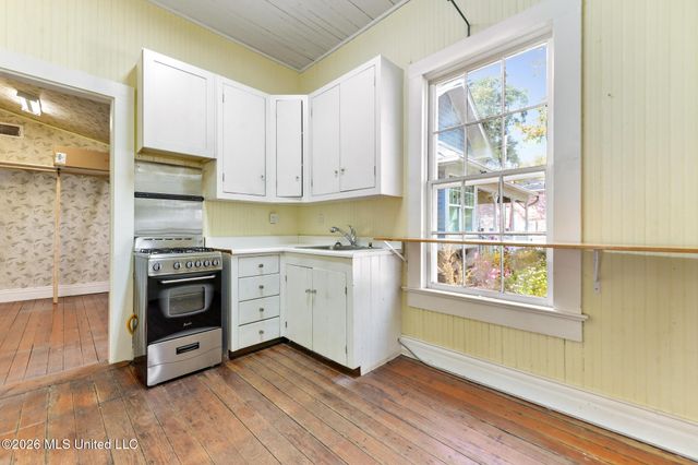 509 Washington Avenue, Ocean Springs, MS 39564