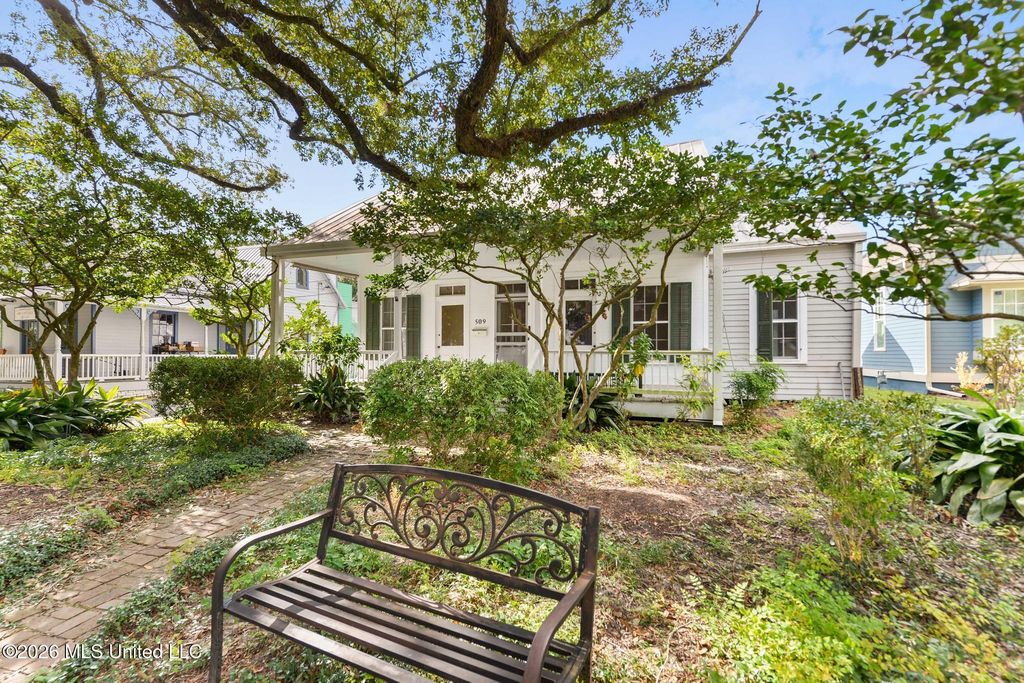 509 Washington Avenue, Ocean Springs, MS 39564
