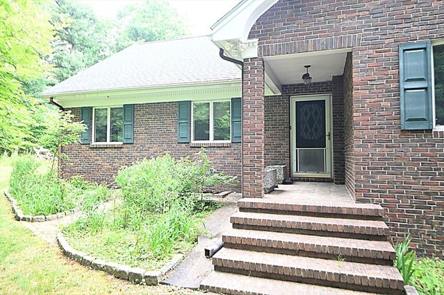 113 Summer St, Easton, MA 02356