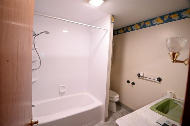 113 Summer St, Easton, MA 02356