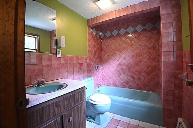 113 Summer St, Easton, MA 02356