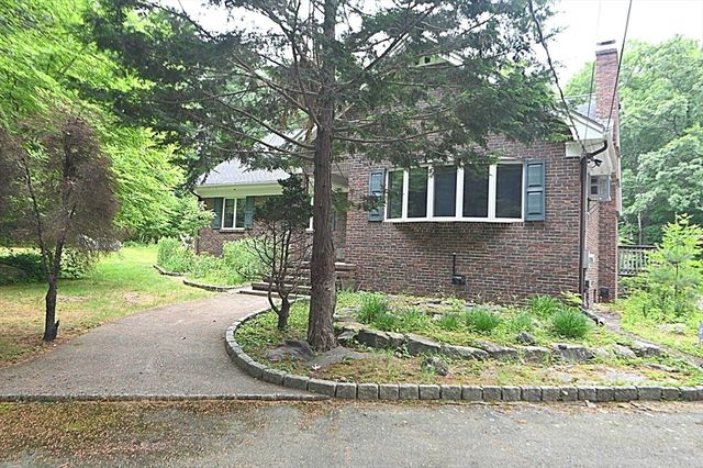 113 Summer St, Easton, MA 02356