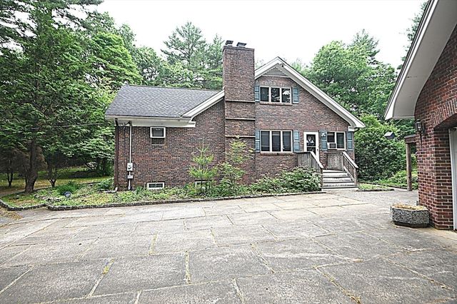 113 Summer St, Easton, MA 02356