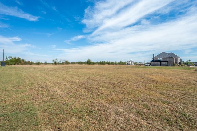 1104 Estate Drive, Ennis, TX 75119