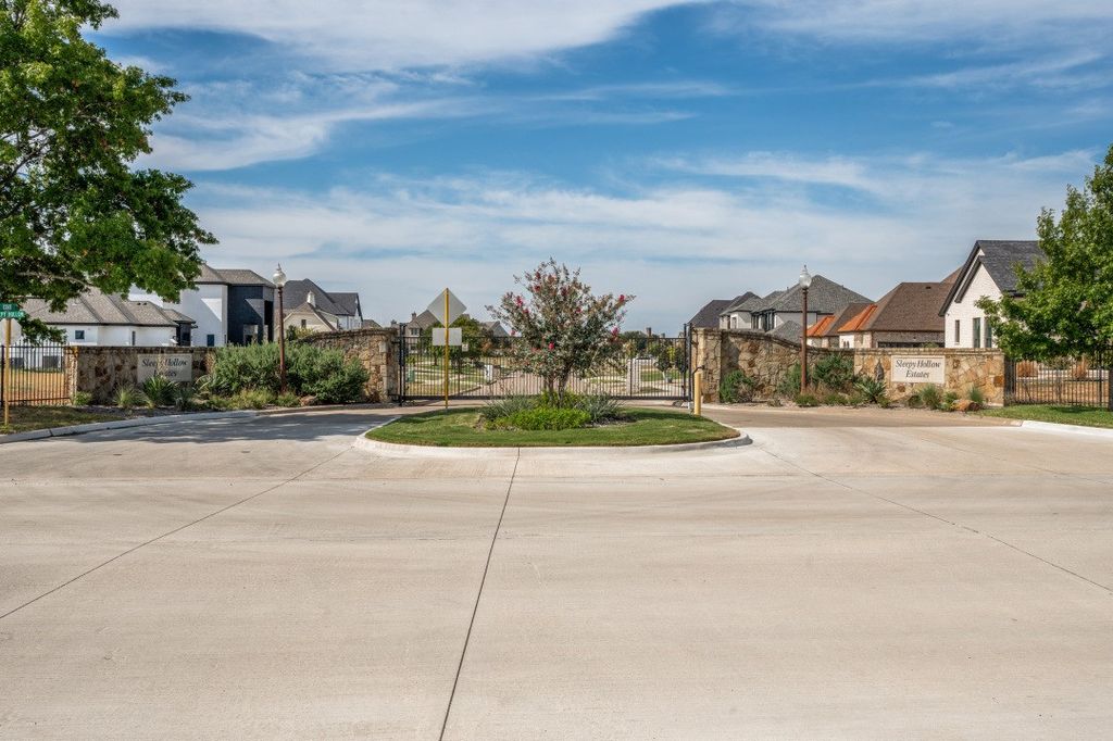 1104 Estate Drive, Ennis, TX 75119