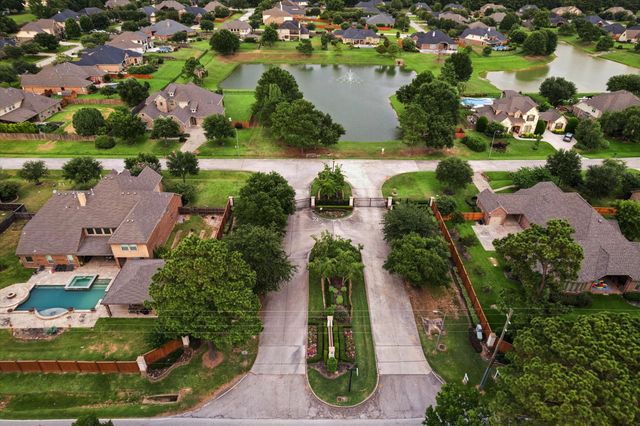 24935 Waterstone Estates Circle W, Tomball, TX 77375