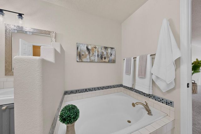 6804 Glenlochy Way NE, Albuquerque, NM 87113