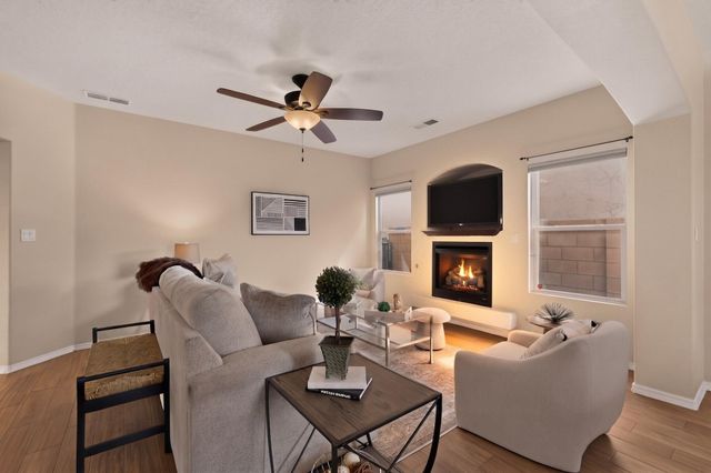 6804 Glenlochy Way NE, Albuquerque, NM 87113