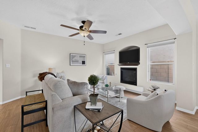 6804 Glenlochy Way NE, Albuquerque, NM 87113
