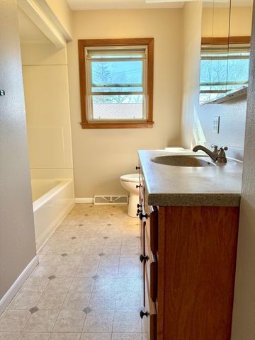 203 5th Avenue N, Lakefield, MN 56150