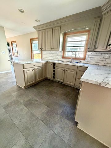 203 5th Avenue N, Lakefield, MN 56150