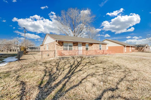 539 N Summitlawn St, Wichita, KS 67212