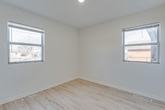 539 N Summitlawn St, Wichita, KS 67212