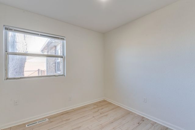 539 N Summitlawn St, Wichita, KS 67212