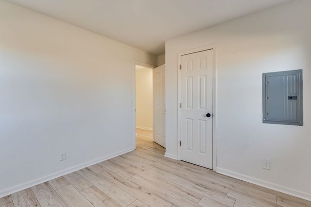 539 N Summitlawn St, Wichita, KS 67212