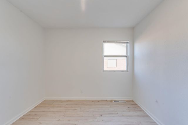 539 N Summitlawn St, Wichita, KS 67212