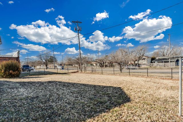 539 N Summitlawn St, Wichita, KS 67212