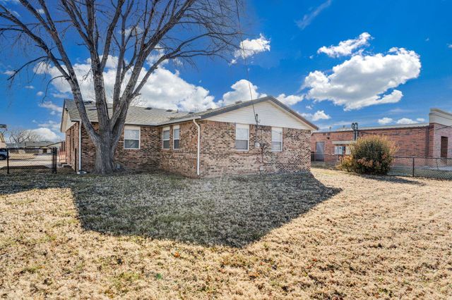 539 N Summitlawn St, Wichita, KS 67212