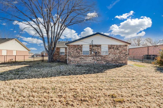 539 N Summitlawn St, Wichita, KS 67212