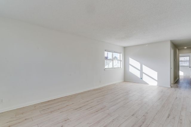 539 N Summitlawn St, Wichita, KS 67212