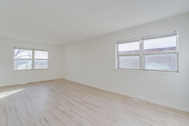 539 N Summitlawn St, Wichita, KS 67212