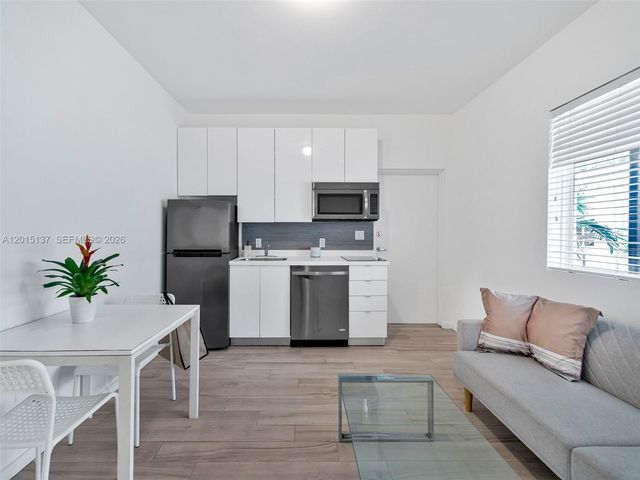820 15th St 202, Miami Beach, FL 33139