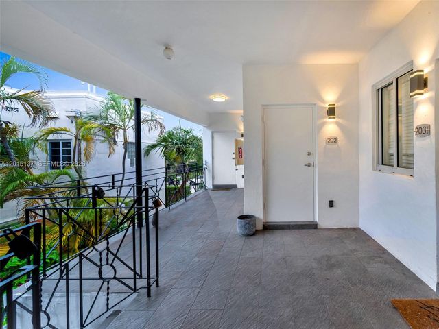 820 15th St 202, Miami Beach, FL 33139
