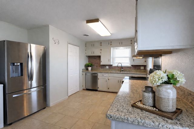 218 Jenny Lane, Denison, TX 75020