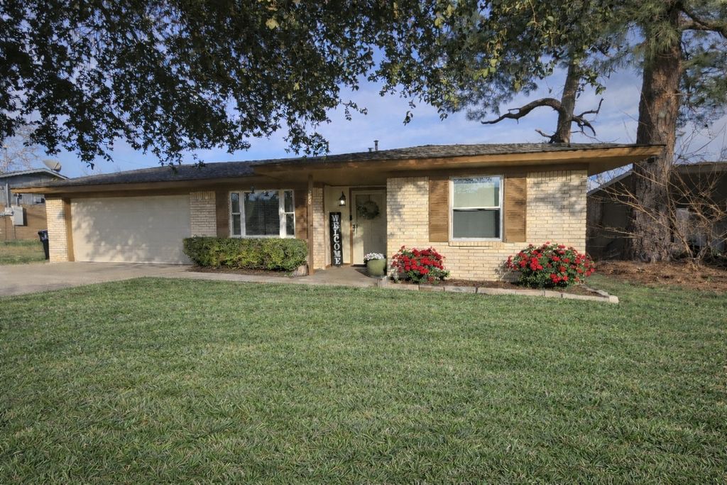 218 Jenny Lane, Denison, TX 75020