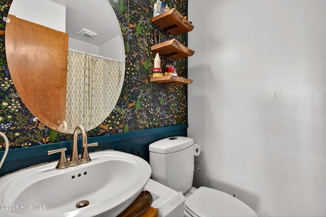 207 Stillwood Drive, Jacksonville, NC 28540