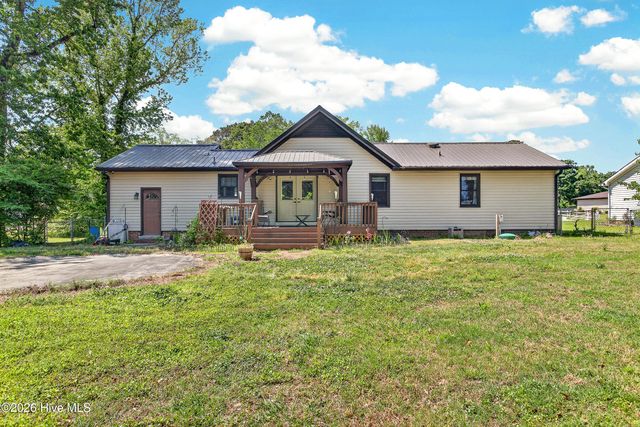 207 Stillwood Drive, Jacksonville, NC 28540