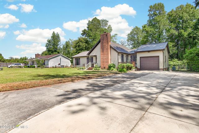 207 Stillwood Drive, Jacksonville, NC 28540