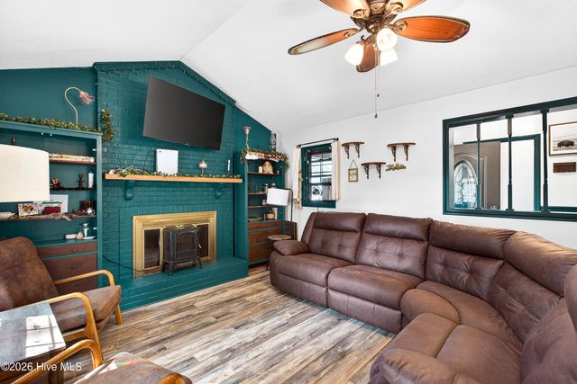 207 Stillwood Drive, Jacksonville, NC 28540