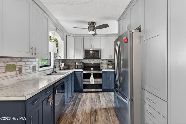 207 Stillwood Drive, Jacksonville, NC 28540