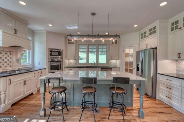 609 Cypress Pointe Lane, Hayesville, NC 28904