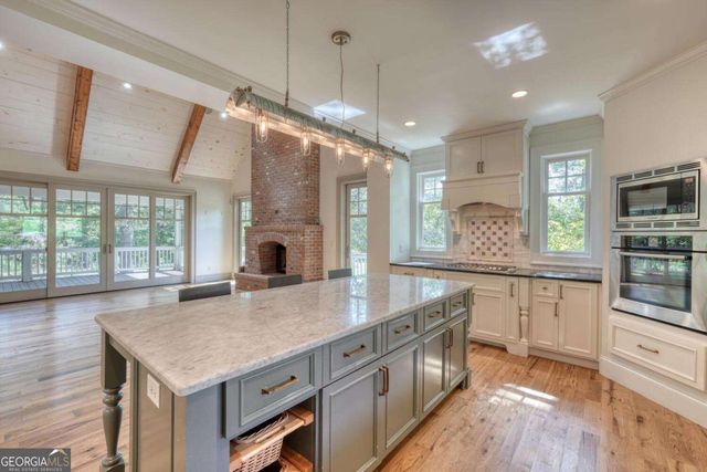 609 Cypress Pointe Lane, Hayesville, NC 28904