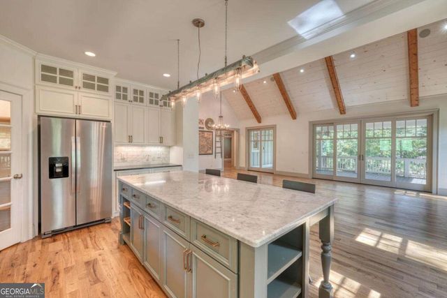 609 Cypress Pointe Lane, Hayesville, NC 28904