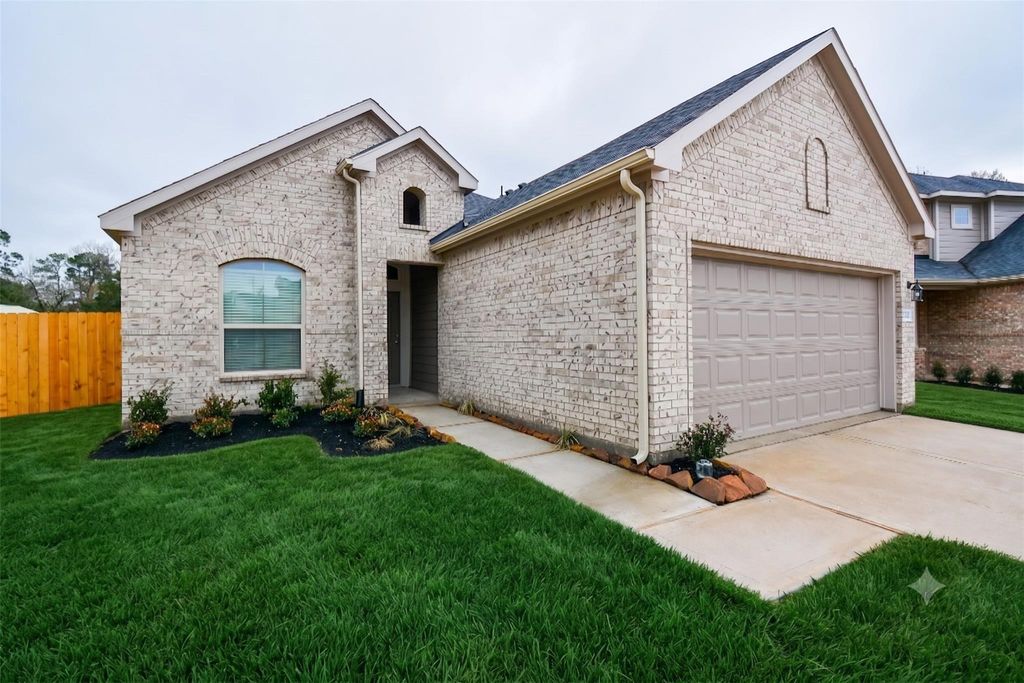 27326 Grey Fox Run, Magnolia, TX 77354